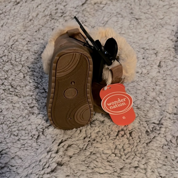 Wonder Nation Size 6 Boots - Picture 2 of 3